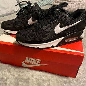 Women’s Nike Air Max 90